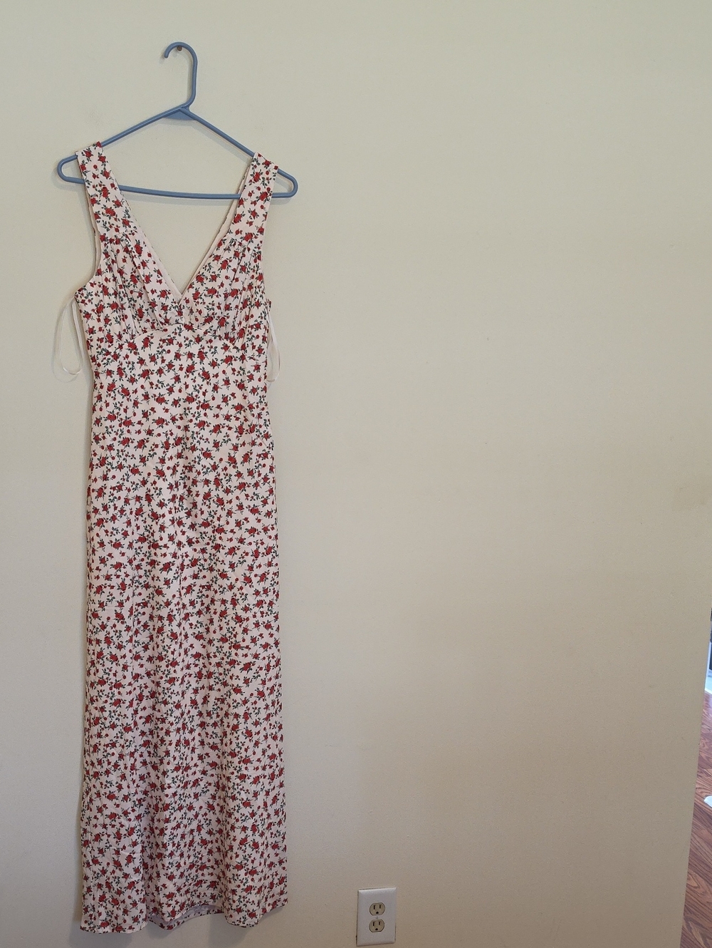 Showpo INTO FASHION DEEP V GATHERED BUST SLIP DRESS IN RED FLORAL SIZE 10 NEW